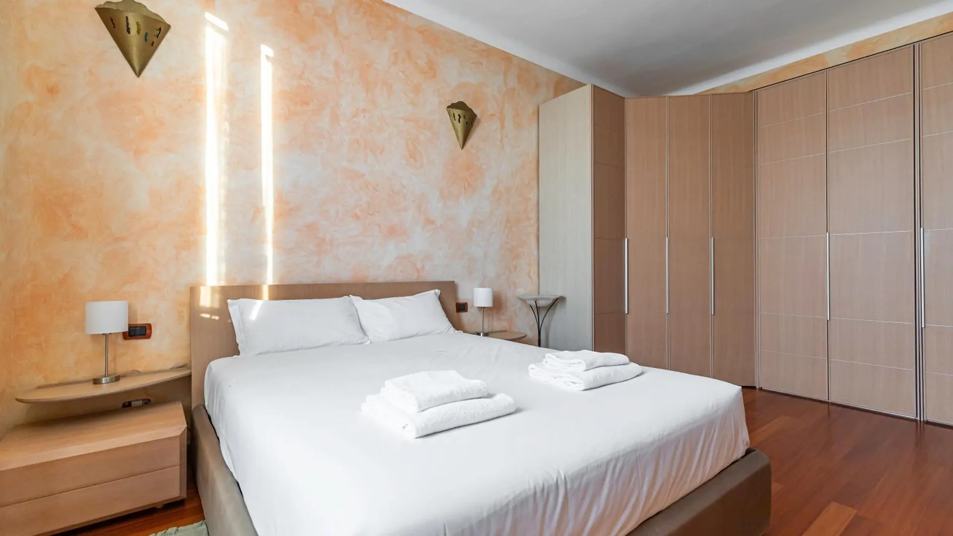 Shanti Apartment Monza Italy