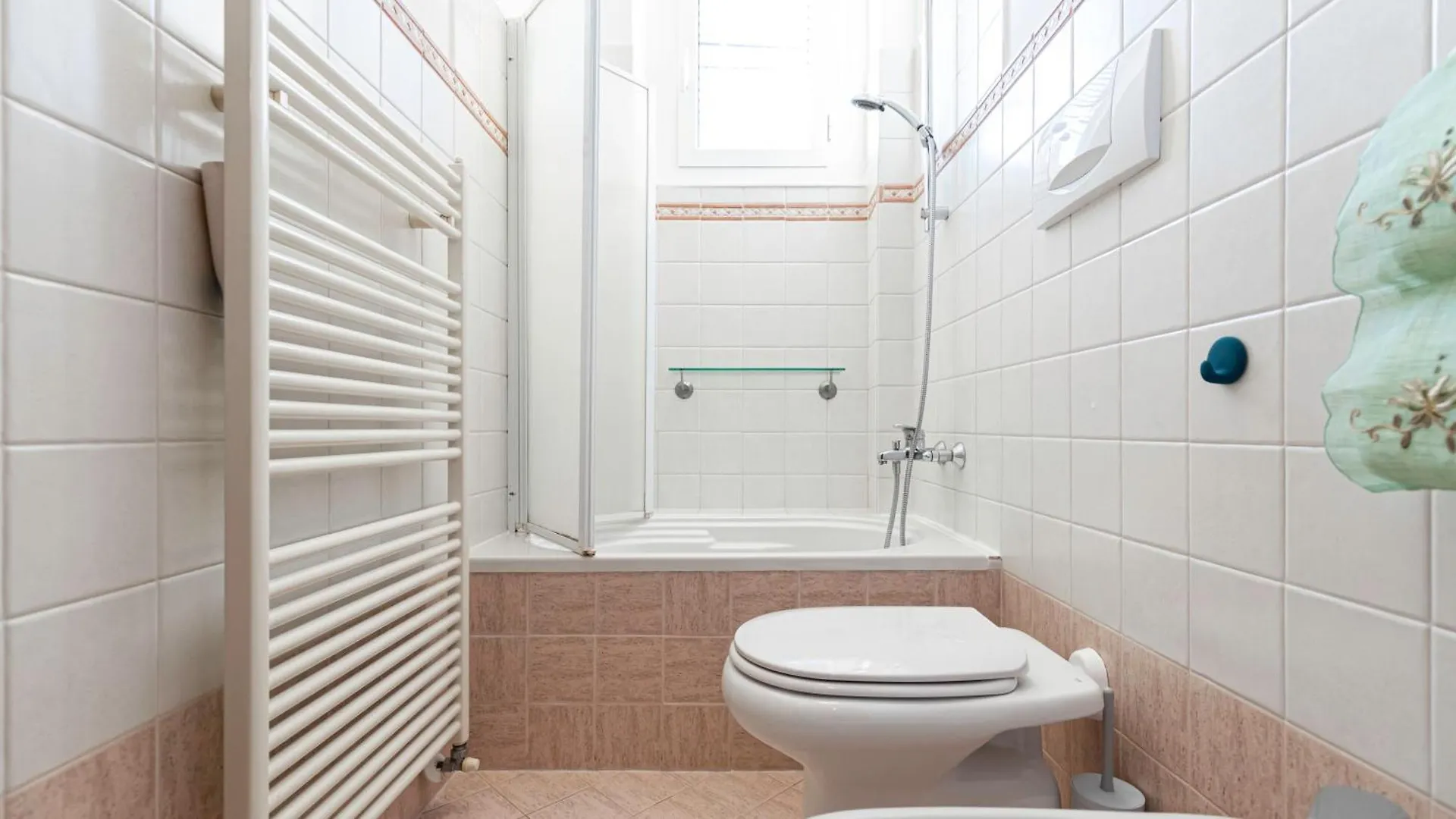 Shanti Apartment Monza 0*,
